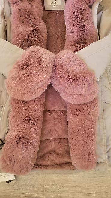 Winter jackets: Nova sa etiketom,prelepa parka.
vel S — 3