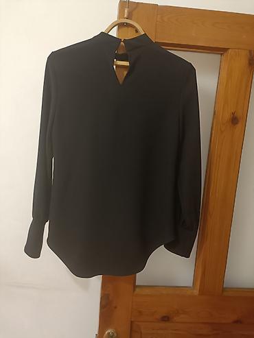 Köynək və bluzalar: Qadın bluzası – qara rəng "Zara" brendi. XS ölçüdə. Yeni kimidir. 2 — 8
