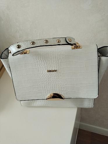 Digər aksesuarlar: Ağ rəngli DKNY çiyin/əl çantası - Material: kroko teksturalı süni — 4
