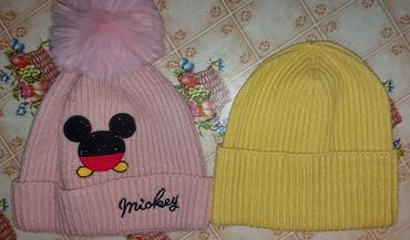 детские шапки на флисе: İsti qış papaqları dəsti - 2 ədəd trikotaj papaq: birincisi açıq
