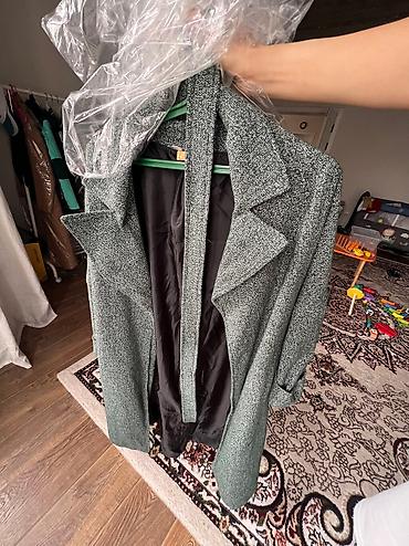 Пальто: Продается пальто отличного качества не скатывается легкая Размер с и м — 1