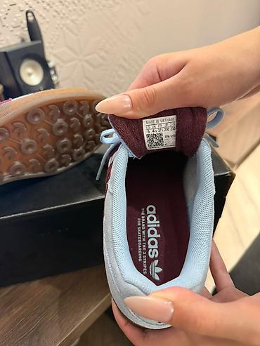 янтарный: * Модель: Adidas Aloha Super * Расцветка: светло-голубой верхом (Clear — 2