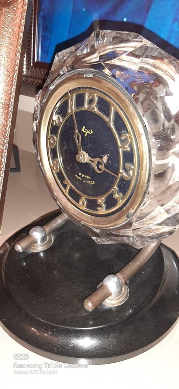antika saat satışı: Qedimi xrustal saat 50m satilir.islek veziyyetde.isdiyen olsa real