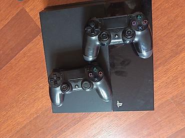 xbox 360 pult: PlayStation 4 konsolu + 2 ədəd DualShock 4 gamepad - Model: Sony — 2