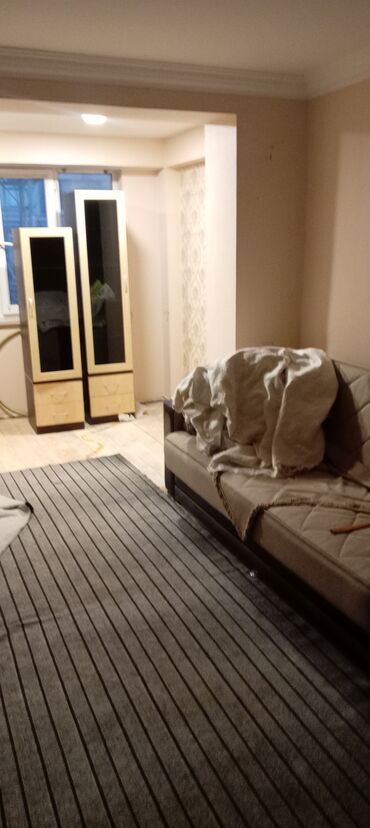 диван в стиле барокко: Divan, İşlənmiş, Açılan, Bazalı, Çatdırılma yoxdur