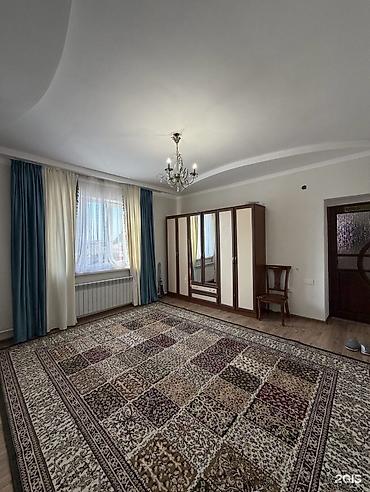 Продажа коттеджей и домов: Сдаётся просторный дом с благоустроенным двором и несколькими — 8