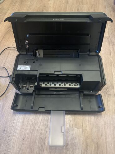 новый принтер: Canon printer pixma ip 2600 стоит просто, надо заменить картриджи!