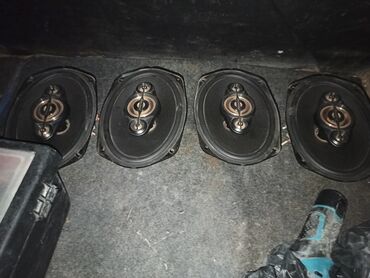 Dinamiklər və sabvuferlər: Avtomobil üçün Pioneer səs sistemi komplekti Tərkib: - Pioneer — 9