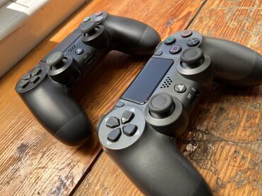 oyun konsoli: PS 4 ucun 2 eded dualshock joystick, ela veziyyetdedir. PC ucun cox az