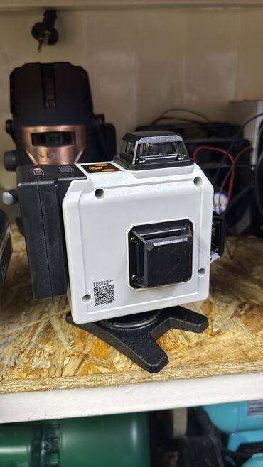 Лазерные уровни: Лазерный уровень Dewalt с зеленым лучом поставляется в комплекте с at lalafo.kg — 9 Лазерные уровни: Лазерный уровень Dewalt с зеленым лучом поставляется в комплекте с — 9