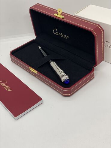 qara boya: Cartier, oz futlyari ile