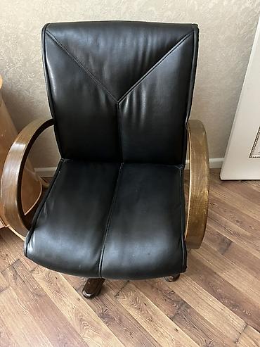 Ofis mebeli: Döşənmiş ofis/kreslo stulu - Material: qara süni/eko dəri oturacaq və — 1