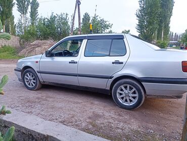Volkswagen: Volkswagen Vento: 1992 г., 1.8 л, Механика, Бензин