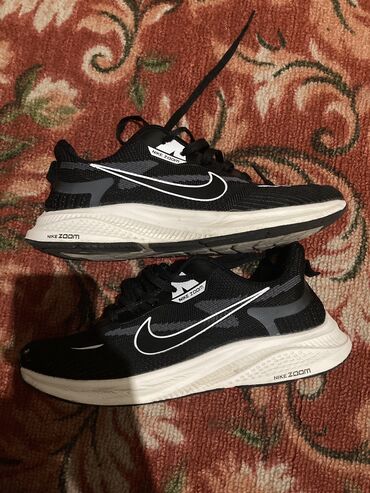Кроссовки и спортивная обувь: Мужские кроссовки, 39, Nike, Б/у, цвет - Черный, Самовывоз