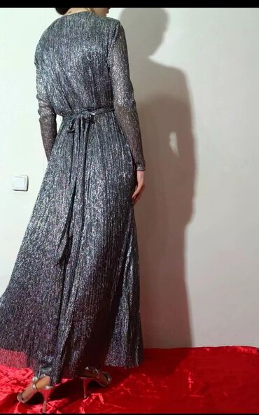 женские блузки с длинным рукавом: Вечернее платье, Длинная модель, С рукавами