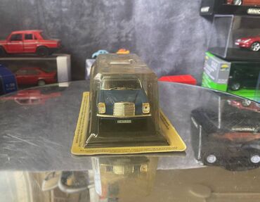 Avtomobil modelləri: Коллекционная модель Mercedes-Benz 220 W115 RHD blue 1968 Altaya — 3