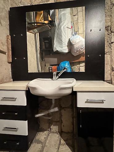 servant dolabi: Bər bər mebel dəsti. - Komplekt: ortada asma keramik lavabo və — 4