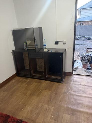 Бөлмөлөрдү ижарага берүү: Сдаётся комната. Только семейным или девушкам - Просторная — 2