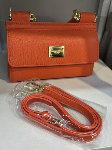 дольче габана: Классическая сумка, Dolce & Gabbana, Италия, Материал: Натуральная кожа, Съёмный ремень, Женские