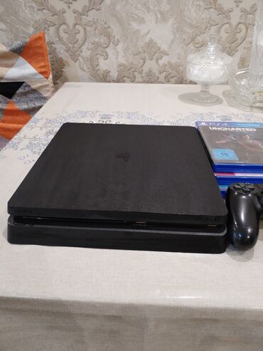 PS4 (Sony Playstation 4): Playstation 4, 1 Tb yaddaş,Servis qulluğu olunub, Üstünde tam original
