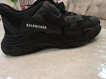 tarakan uzuk: Balenciaga Triple S tipli uniseks idman ayaqqabısı – tam qara rəng. - — 2