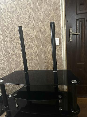 matras alti: Qara şüşə TV stendi - Material: parlaq qara temperli şüşə rəflər — 4