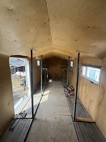 Вагоны: Продается передвижной вагончик. На ходу. Колеса 🛞 хорошие. Дышла есть — 7