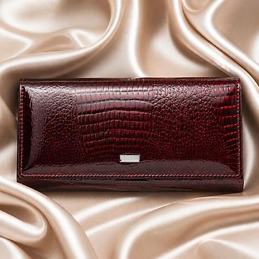 torbe original: Elegantan ženski novčanik – bordo lak koža sa teksturom krokodila - — 1