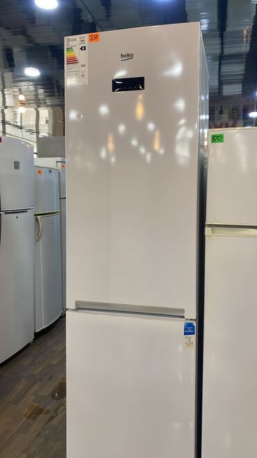 Soyuducular: İşlənmiş 2 qapılı Beko Soyuducu Satılır, rəng - Ağ, Kredit var