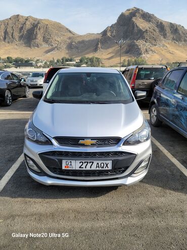 электр авто: Автомобиль Chevrolet Spark в цвете "серебристый металлик" с номерным