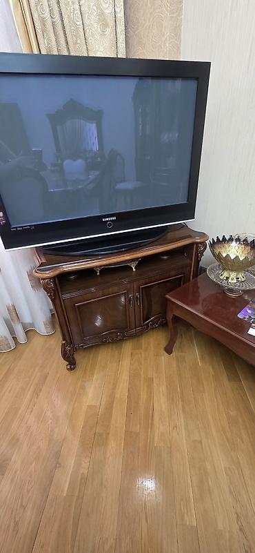 stul stol: Klassik üslubda qonaq otağı mebel dəsti Tərkibi: - 8 nəfərlik yemək — 4