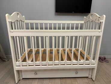 декоративная мебель: Oğlan və qız üçün, İşlənmiş, Dördbucaq, Beşik, Matras ilə, Yellənmə mexanizm ilə