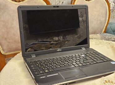 Masaüstü kompüterlər və iş stansiyaları: Intel Pentium, 4 GB, 12.5 "