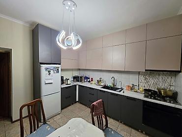 Продажа коттеджей и домов: 6 комнат и более, 207 м², 9 соток, Бишкек, Арча-Бешик ж/м Собственник — 8