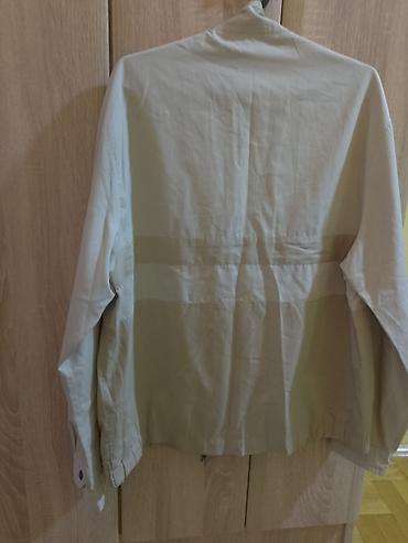 Muška odeća: Muska jakna,neutralna boja.Velicina S.Novo,nekorisceno.Cena 700 — 2
