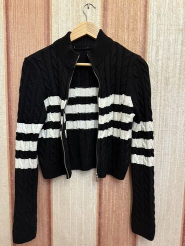 женские шапки на флисе: Qara-ağ zolaqlı qadın kardiqanı - Model: fermuarlı, qısa kəsimli