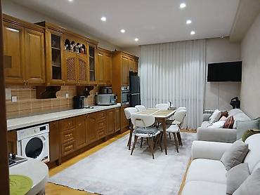 yeni gunəşlidə mənzil: İcarəyə verilir 4 otaqlı yeni tikili 215 m², 8 Noyabr m. Kateqoriya — 7