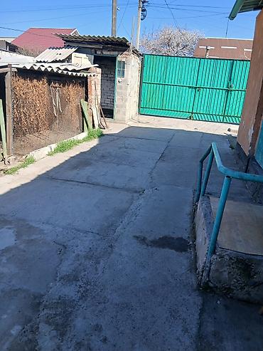 Продажа полдома: Продам пол дома,в доме на два хозяина. Отдельный двор. Площадь 92кв.м — 3