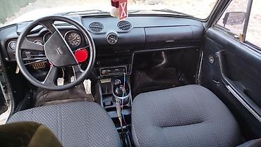 235 55 18: VAZ 2106, ağ rəng, sedan kuzov. Texniki və daxili: - Mexaniki — 1