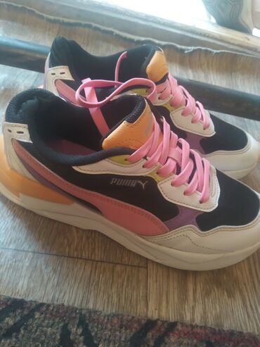 женские платья от производителя: 1000 сом Кроссовки Puma (женские/подростковые) с ярким многоцветным