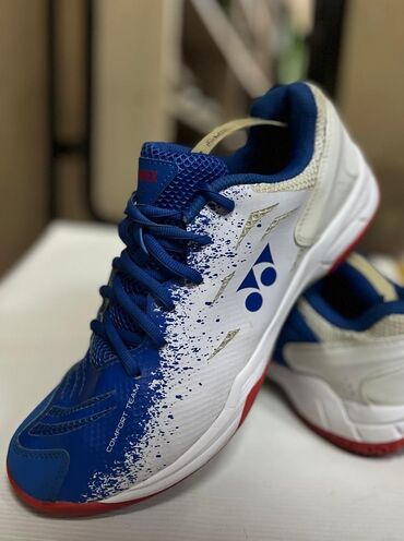 Кроссовки и спортивная обувь: В продаде кроссовки для зала. секонд хенд Сокулук. состояние нового — 4