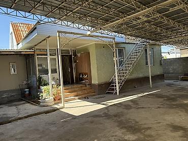 Продажа коттеджей и домов: Продаётся частный дом с большим крытым двором и отдельными — 1