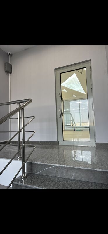 помещения офис: Сдаю Офис, 350 м², В жилом комплексе, 1 линия
