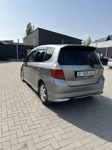 Honda: Honda Fit: 2005 г., 1.3 л, Вариатор, Бензин, Седан