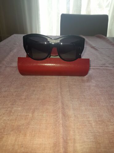 gun eyneyi: Солнцезащитные очки, Valentino, Новый