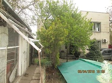 Үйлөр: Продается два дома (полдома и 2 этажный дом) на одном участке в районе — 8