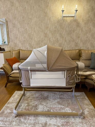 Beşiklər: Oğlan və qız üçün, Dördbucaq, Beşik, Dəstsiz, Matras ilə, Yellənmə mexanizm ilə — 1