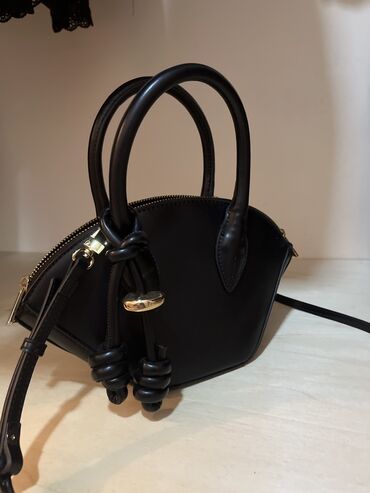 Botinka və botilyonlar: Zara çanta 
Teze alınıb bir iki defe işlenib 
Sıfırdan fergsizdir — 10