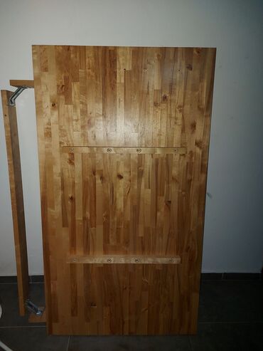 simpo trpezarijski stolovi i stolice cene: Na prodaju nov sto i 4 stolice. Sto: dužina 135cm širina:75cm Cena
