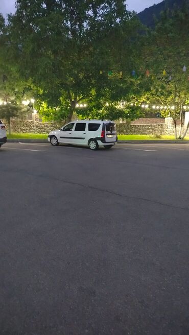 Dacia: Dacia Logan MCV (5 qapılı, ağ rəng) - Universał kuzov: geniş salon və — 9